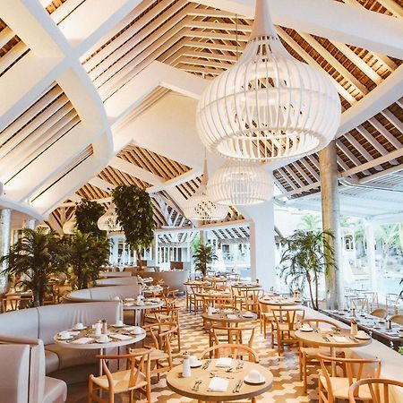 Lux* Grand Gaube Resort & Villas Esterno foto The interior of the restaurant