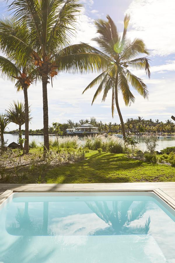 Lux* Grand Gaube Resort & Villas Esterno foto View of the lagoon from the hotel